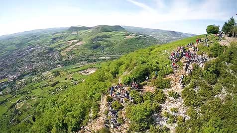 Réalisation vidéo aérienne avec drone pour lévènementiel Course Verticausse Millau | par Aveyron Drone